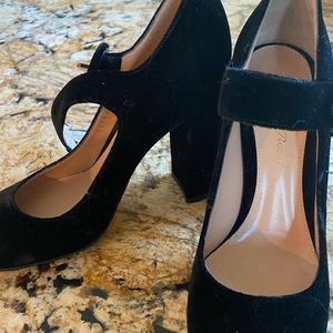 Lovely Gianvito Rossi Velvet Pumps